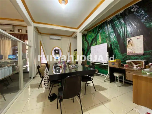 Image Property Sewa / Jual Rumah Lokasi Strategis bisa untuk Kantor atau Toko