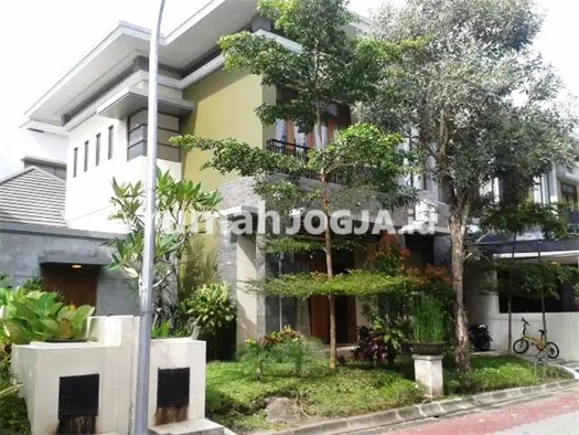 Image Property Rumah mewah di perumahan palagan km 9