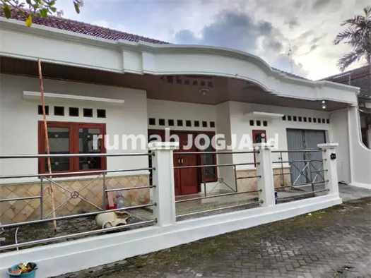 Image Property Dikontrakan/ disewakan rumah 7 kamar tidur bersih aman nyaman murah