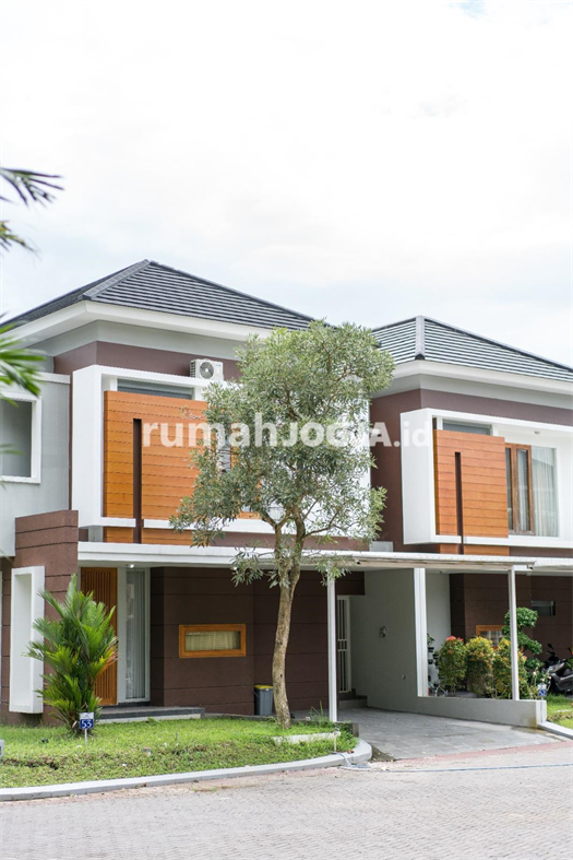 Image Property Sudah Pecah Sertipikat, Rumah Modern, Nempel Jalan Kabupaten